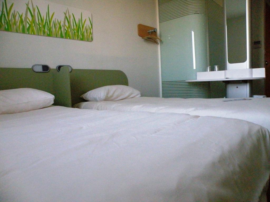 Ibis Budget Montauban Les Chaumes Rom bilde